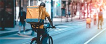 Riders y repartidores digitales: riesgos laborales invisibles