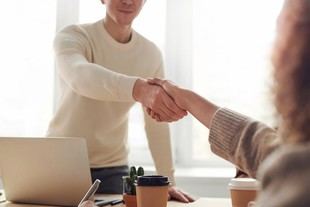Steelter destaca las habilidades blandas esenciales para el empleo tras el verano