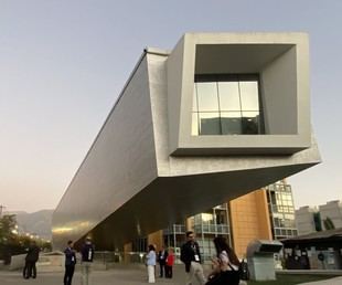 Universidad de Chile lanza convocatoria para financiar diez proyectos culturales interdisciplinarios
