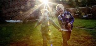 Los niños que no son amigos se conectan mejor al jugar si tienen un objetivo común