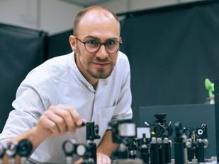 Investigador de ULisboa recibe financiación para innovar en el control de láseres