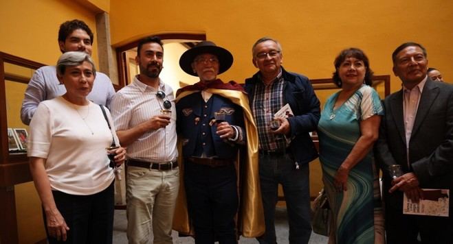 Presentan libro que fusiona poesía y prosa en la UAM
