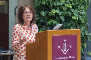 Núria Perpinyà recibe el Premi Crítica Serra d’Or por su novela 'El cos invisible'