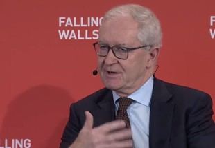 Brady aboga por fortalecer la colaboración internacional en tiempos inciertos