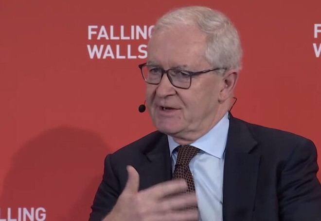 Brady aboga por fortalecer la colaboración internacional en tiempos inciertos