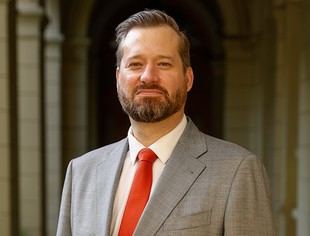 Alfredo Niklitschek asume como nuevo director de Asuntos Jurídicos UC