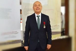 Profesor de la FLUP recibe distinción de Francia