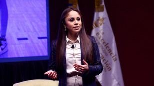 Paola Longoria impulsa el deporte como clave para el éxito juvenil