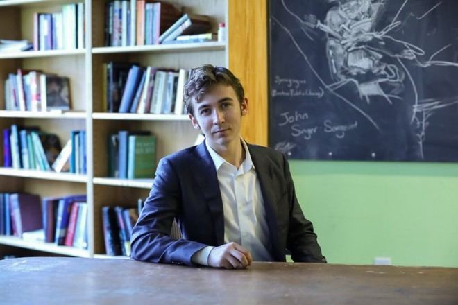 Estudiante de MIT gana premio por ensayo sobre ética tras catástrofes