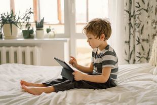 Hikikomori digital: la generación que está hiperconectada, pero cada vez más lejos de la vida real