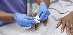 Lanzan un libro sobre atención médica antirracista en el Reino Unido