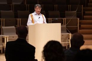 Ray Kurzweil destaca su optimismo sobre el progreso tecnológico en MIT