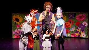 UANL acoge a compañía chilena de títeres y payasos para talleres y shows