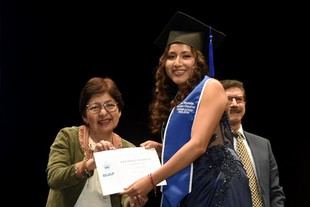 Lilia Cedillo destaca el compromiso social de egresados en Economía y Finanzas de la BUAP