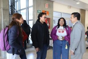 Rector de la UACJ da la bienvenida a nuevos estudiantes en el campus