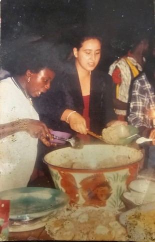 De refugiada a graduada: la inspiradora historia de Makagbeh Princess Sesay en la Universidad de Manchester