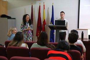 Charla sobre diseño sostenible en la Escuela de Ingeniería Industrial