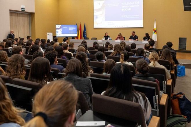 Estudiantes de la CEU UCH son motivados a participar en el voluntariado social