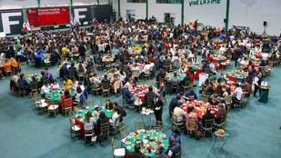 Santos Guzmán reconoce el esfuerzo de estudiantes en evento navideño