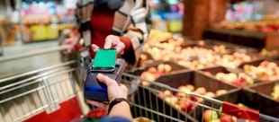 Los argentinos compran menos y aumentan su endeudamiento en créditos