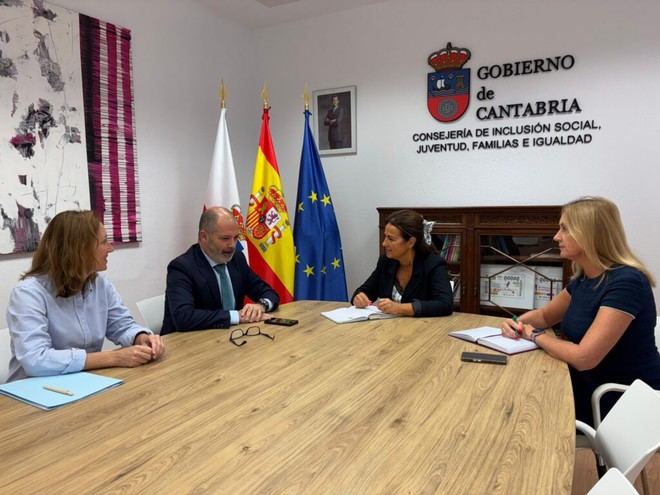 Calderón de UNEATLANTICO se reúne con la Consejería de Inclusión Social en Cantabria