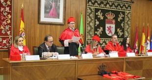 Tarodo insta a graduados a actuar con reflexión y justicia social