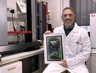Salvatore Sauro galardonado con el “Stephen Bayne Mid-Career Award” por su investigación en biomateriales dentales