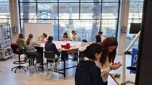 Mujeres jóvenes exploran sus talentos en MINT en el GirlsLAB@TUM