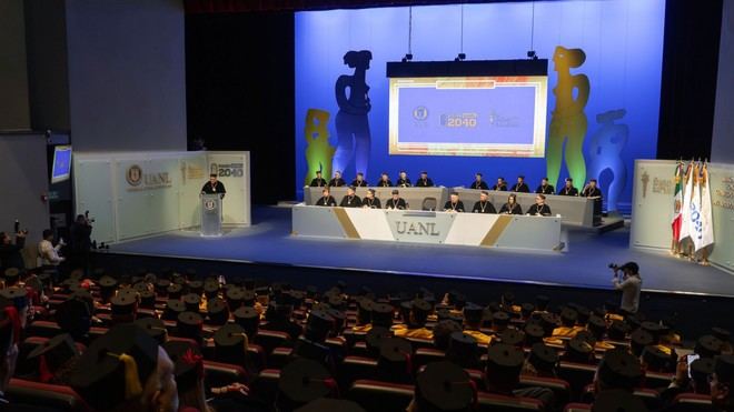 UANL entrega 211 títulos de doctorado en ceremonia solemne