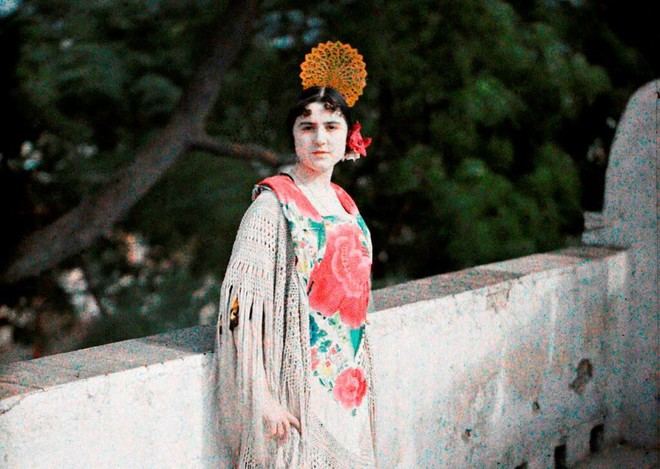 Sevilla presenta en París sus primeras imágenes en color