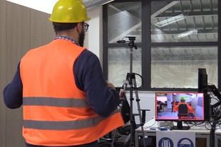 Sistema de seguridad laboral detiene máquinas si no se usan cascos