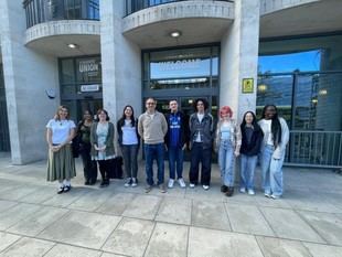 Visita de Simon Sadler a los Bursistas de la Universidad de Manchester