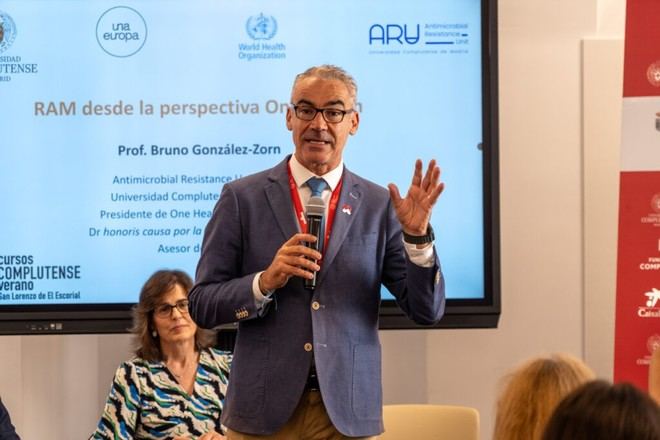 La estrategia One Health es clave para combatir la resistencia a los antibióticos que causa 1,2 millones de muertes anuales