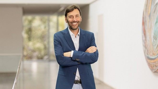 La influencia del lenguaje en los estereotipos de género en imágenes generadas por IA