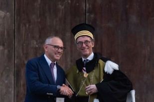 Stefano Domenicali recibe el Sigillum Magnum de la Universidad de Bolonia