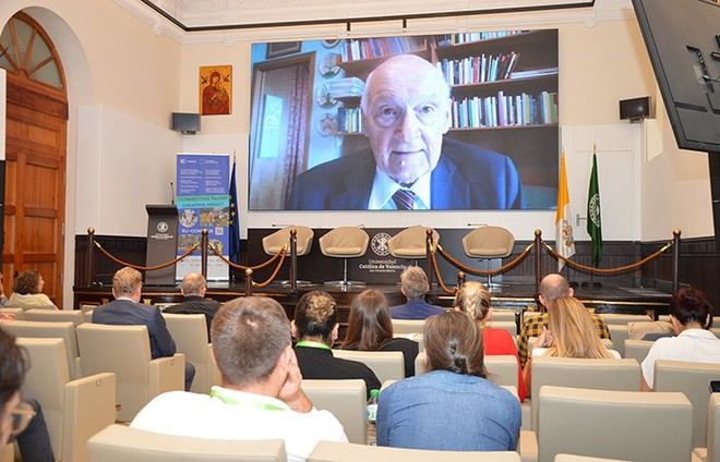 Zamagni: La falta de espacios de relación en las ciudades afecta la felicidad y la democracia