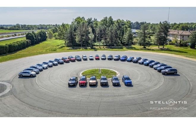 Stellantis presenta su nueva estrategia en el evento 'European Driving Experience' para clientes B2B en Italia