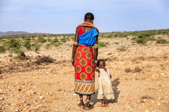 Transferencias de efectivo a embarazadas reducen a la mitad la mortalidad infantil en Kenia