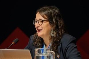 Arratia modera panel sobre formación docente en Cumbre Mundial 2025