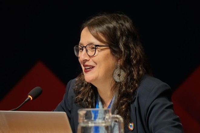 Arratia modera panel sobre formación docente en Cumbre Mundial 2025