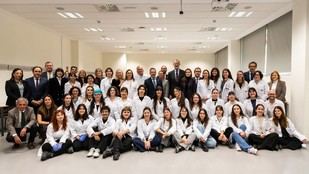 Los Reyes visitan el proyecto de recuperación de fotografías en la UPV