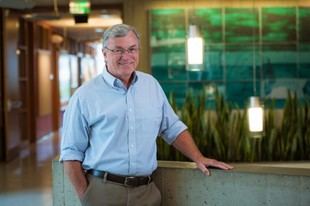 T. Alan Hatton recibe el Premio Bernard M. Gordon por su innovación en educación en ingeniería