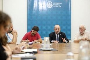 Reunión de la Mesa de Inteligencia Artificial en la UNLP liderada por Tauber