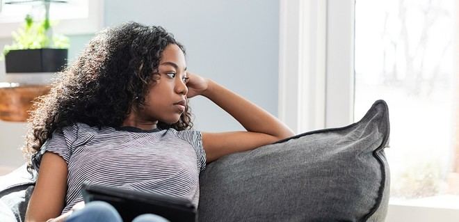 La soledad en adolescentes aumenta la búsqueda de recompensas tras horas de aislamiento social