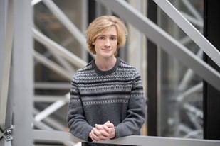 Estudiante de MIT se convierte en profesor y descubre su pasión por la enseñanza