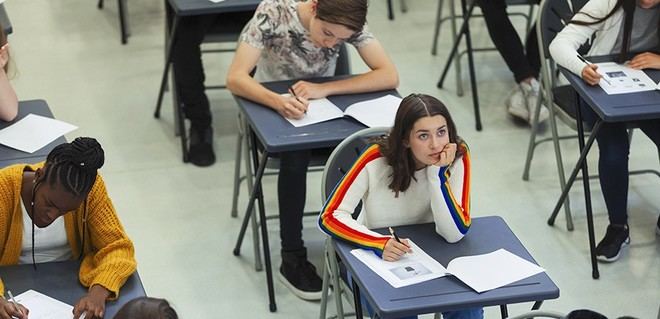 Expertos piden una transformación radical del sistema educativo para abordar la desigualdad y el bienestar de los estudiantes