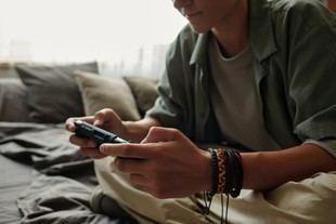 El uso de videojuegos y redes sociales no causa problemas de salud mental en adolescentes