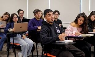 Cifra récord de titulados en educación superior en Chile alcanza 329 mil