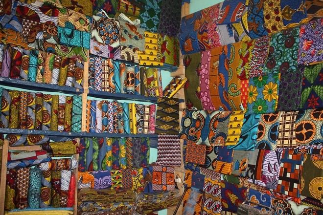 Las importaciones chinas de telas africanas afectan a las comerciantes de Togo