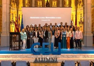 Regreso emotivo de los primeros graduados en Económicas a la Universitat CEU Abat Oliba